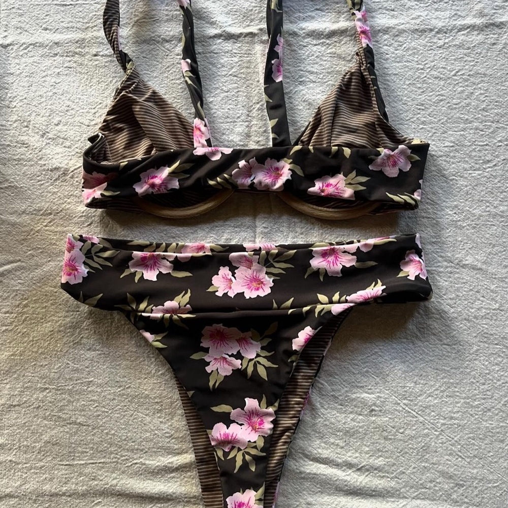 ACACIA SWIM BNWOT - Picture 2 of 2
